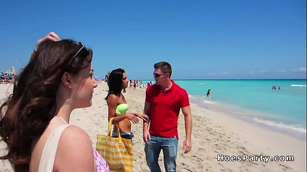 Amateur babes group fucking at party