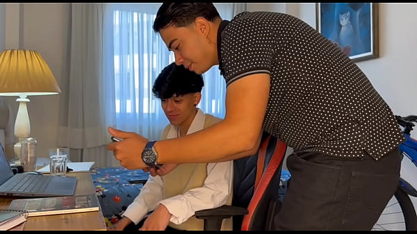 MEU AMIGUINHO VEIO ESTUDAR E COMI ELE SEM DO  