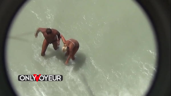 Beach Voyeur. Sugardaddy chilling with hot teen blonde