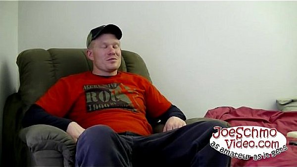 Beefy amateur sucked off by old gay