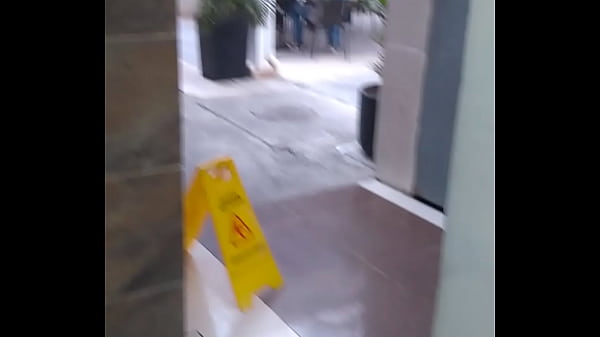 Pajizo en p&uacute;blico