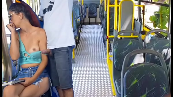 Estudante encoxada e fodida no &ocirc;nibus!