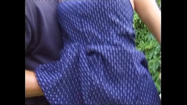 Una dura lezione di sesso anale per questa giovane ragazza  