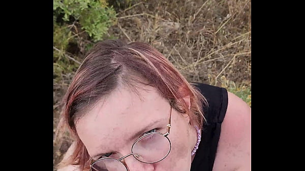 J'adore sucer au bord de la mer l'exhibition c'est mon truc meme si mon mec flippe  