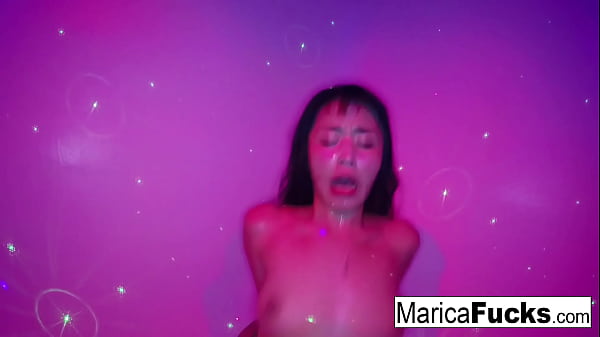 Asian babe loves to fuck  