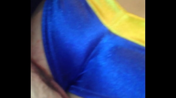 colombiana disfrutando gran culo en satin disfrazada  