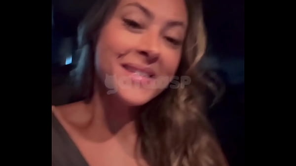 ENCONTREI ESSA CASADA SAFADA NA BALADA COM O CORNO OLHANDO, METI NA FRENTE DELE, ARROMBEI NA PRACINHA EM DOGGING SAFADO E DEPOIS LEVEI PRO MOTEL: CORNO APAGOU, GOZEI FUNDO NA BUCETA-(COMPLETO NO RED)