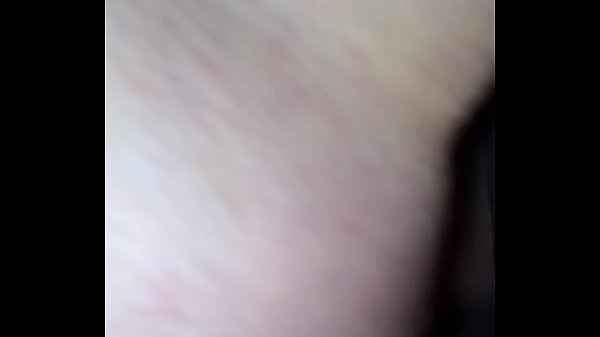 Teen masturbiert und  macht es mit Anal mit ihrem glasdildo