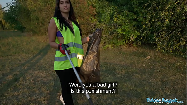 Public Agent Jennifer Mendez fucked outdoors by a huge cock