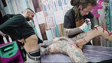 Stunning Tattoo Babe with Big Tits enjoys ANAL fuck while getting a Tattoo - ATM&Gaping