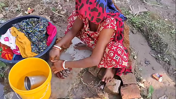 Desitopten kapde do rahi bhauji ki ghar me jakar anal sex videos