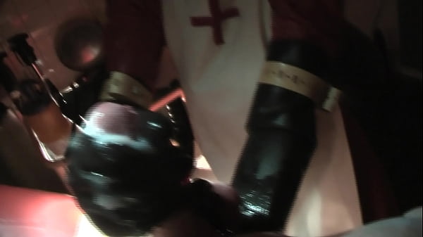 Gummischwester Agnes - Schwesternkleid klinikrot - forciertes Darm-Faustficken mit konsequentem Abmelken der Spermasahne  