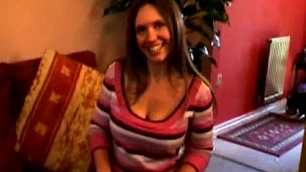 Janey saca su enormes cachorros y gran culo