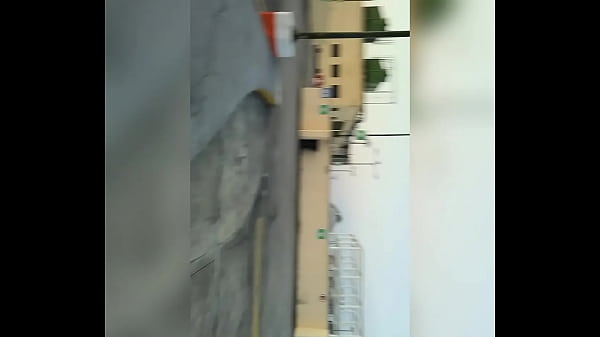 Pelado na &aacute;rea das vagas  