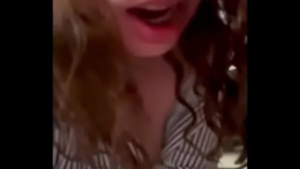 SE GRABA RIQUISIMO MIENTRAS SE LA COGEN DELICIOSO