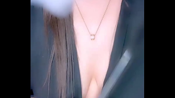 safadinha brincando de mostrar o peito no app tango (nonude)  