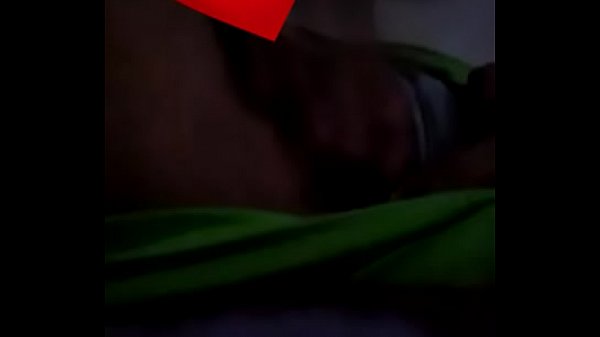 Me masturbo en mi cama  