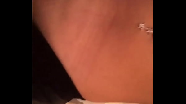 Stefania  Madalina in bagno si spoglia e si tocca