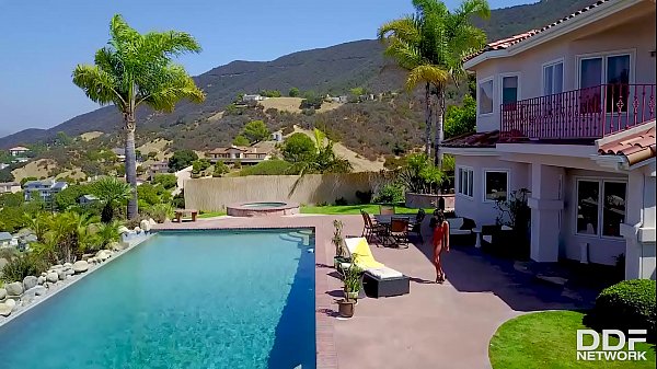 Cock-sucking hot babe Frida Sante crams her insatiable deep throat with his big cock