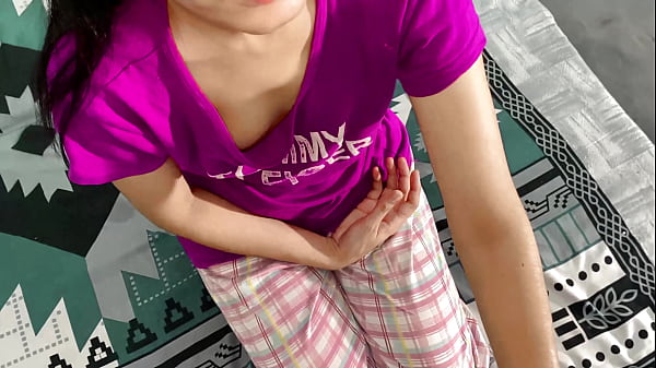 मैंने अपनी सौतेली बहन को पैसे दिए और उसकी कुंवारी कसी हुई चूत को पहली बार चोदा  