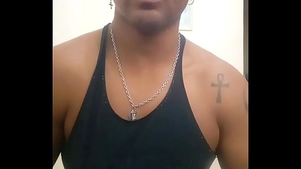 Gozada farta realizando fetich  