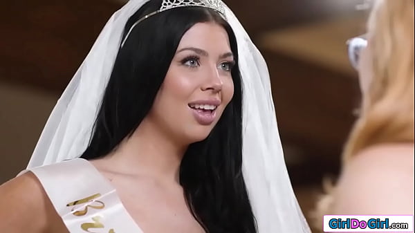 Big boobs redhead wants an orgasm and makes a bet with her bride to be bff.If her lapdance is better than the strippers she will lick her pussy