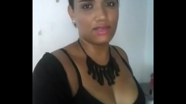 Corno saiu com os amigos e deixou a esposa safada em casa puta gostosa