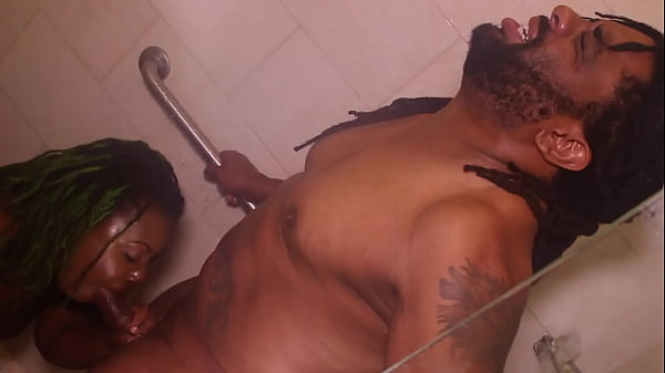 Poizon Ivy Swallows Don Whoe 's Dick in the shower SuperHotFilms 