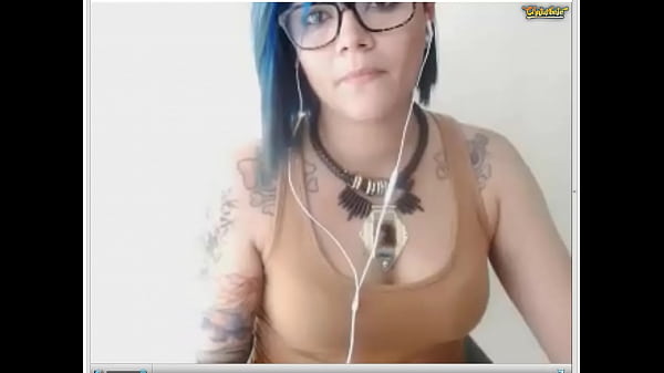 Colombiana pelo azul complace a sus seguidores