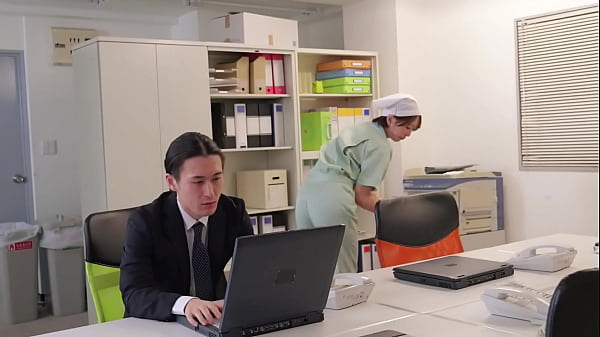 パート1 毎日オフィスの清掃してくれる人妻パートさんは地味だけど妙にソソると男性社員の中で噂になっているらしい。それもそのはず&hellip;だって僕が毎日性処理に使っているんだから。清掃中の触ってくれと言わんばかりに突き出したお尻をフルタイムセクハラ。