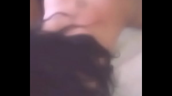 Celeste esperando un buen macho k le de duro