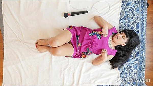 Tattooed Jade Toying Her Twat