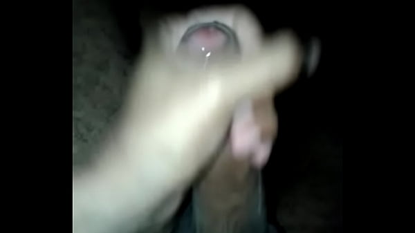 Batendo punheta e gozando 