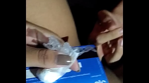 Enfiando o dedo na amiga