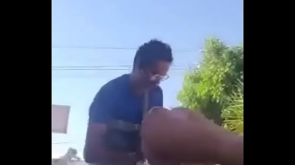 Ella no se deja en V&iacute;a publica