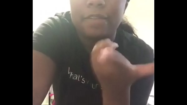 Black girl twerking on periscope