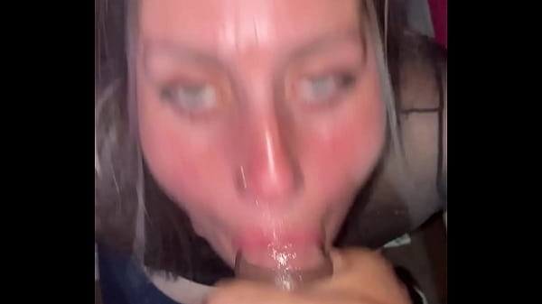 Me rica ch&uacute;pada que le hago como me encanta llevarla al fondo de mi garganta y que me de toda la lechita