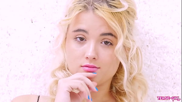 Beautiful Teen shows perfect body  