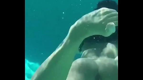 Mamada acu&aacute;tica con perrita sabrosa