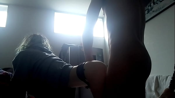 Amador caseiro de calcinha fofa fode de manh&atilde;, petite chupa meu pau de manh&atilde;