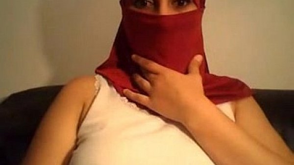 Middle Eastern Cam girl shows tits and pussy on webcam