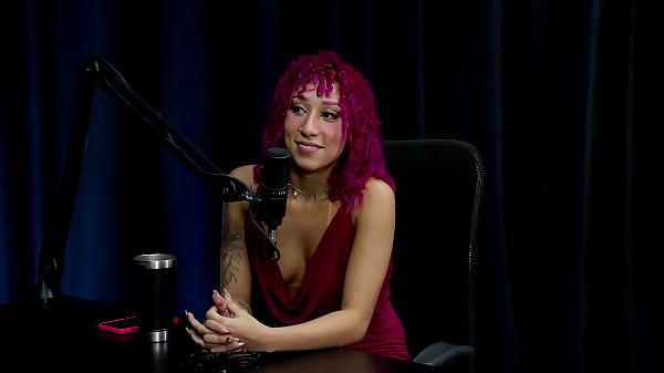 Seu limite &eacute; ficar 4 horas metendo, falaram que o Binho TED abusava das mulheres, pediram para ela peidar, contou o que deixa a buceta escorrendo, e seus objetivos... - Tiffany Carioca 