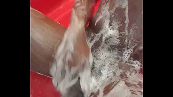 Daddi Jerking in shower 10inch