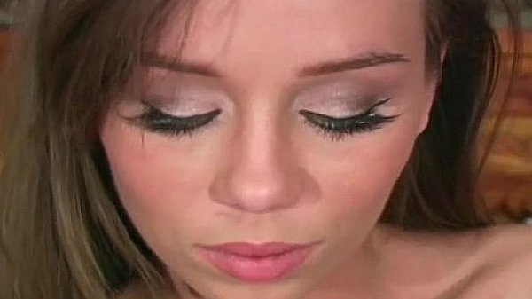 Minx discloses her moist slit