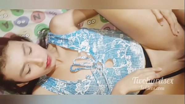 jovencita recibe cumshot en su hermoso rostro