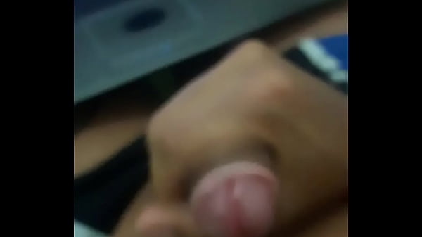 Tocando uma antes de dormir  