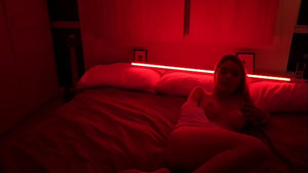 Beautiful girl from Medellin goes to her bed and masturbates 