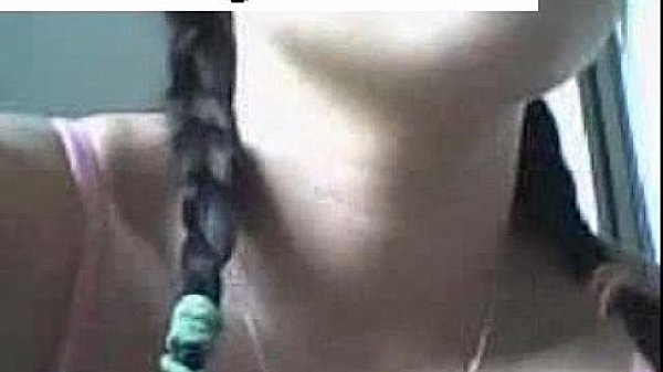 Brunette tape facing cam removes on webcam entertaining through dildo 