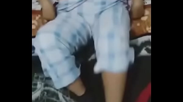 aurora desnud&aacute;ndose  