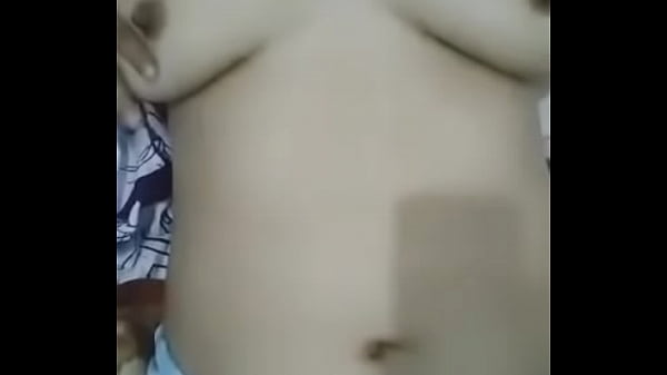 aurora desnud&aacute;ndose